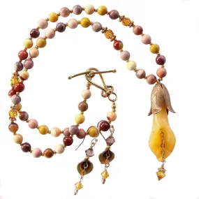 Avista: Flower Pendant Necklace Set