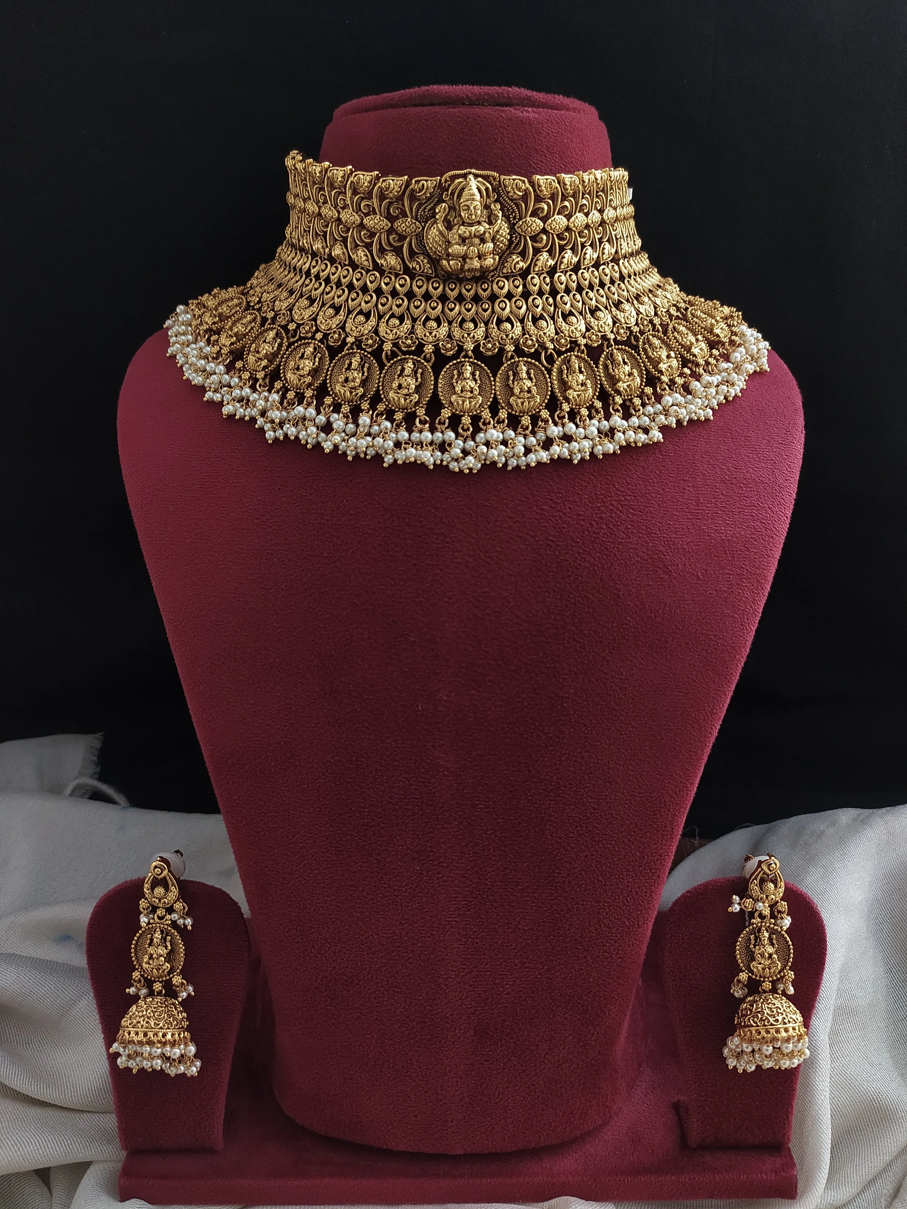 Embrace Regal Splendor Divine Elegance Kundan & Kemp Stone Heavy Choker Set