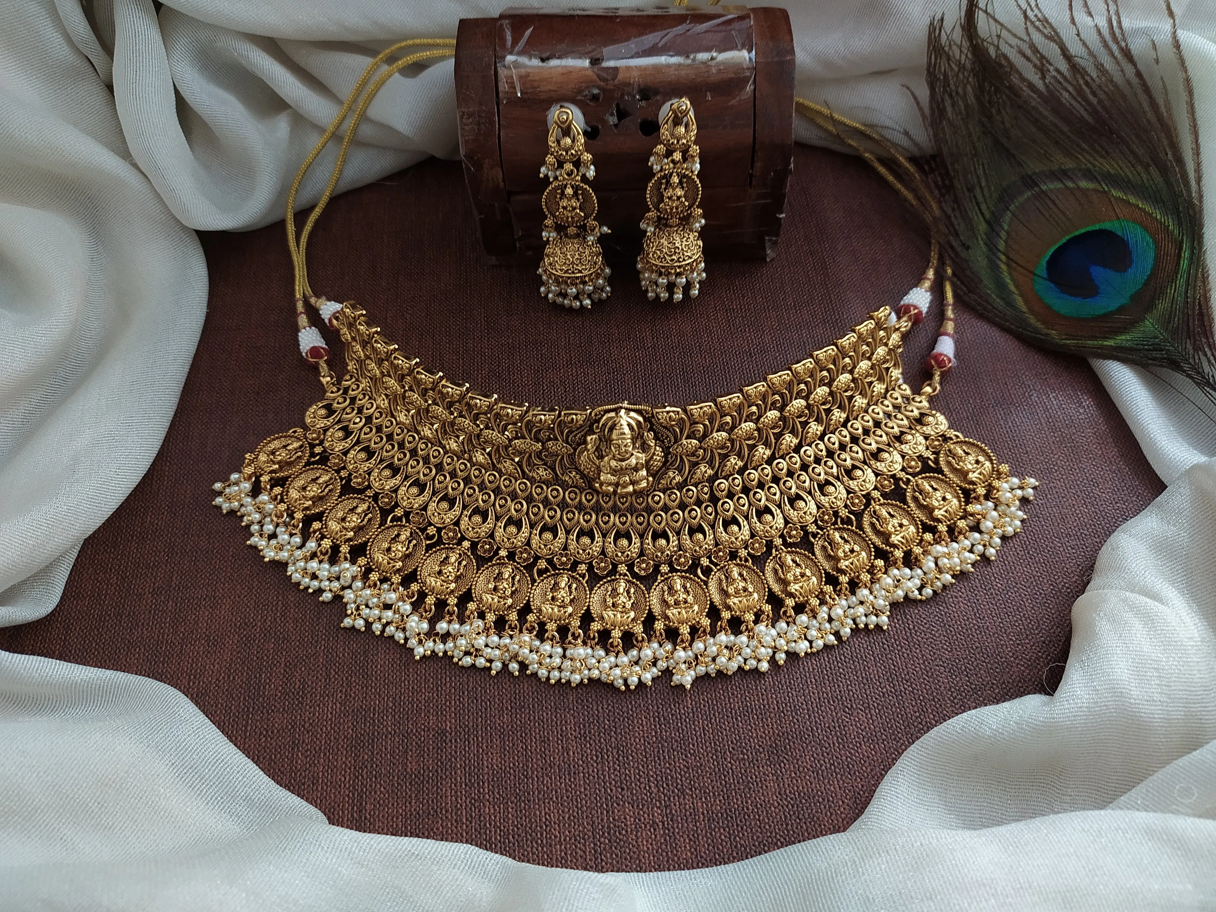 Embrace Regal Splendor Divine Elegance Kundan & Kemp Stone Heavy Choker Set