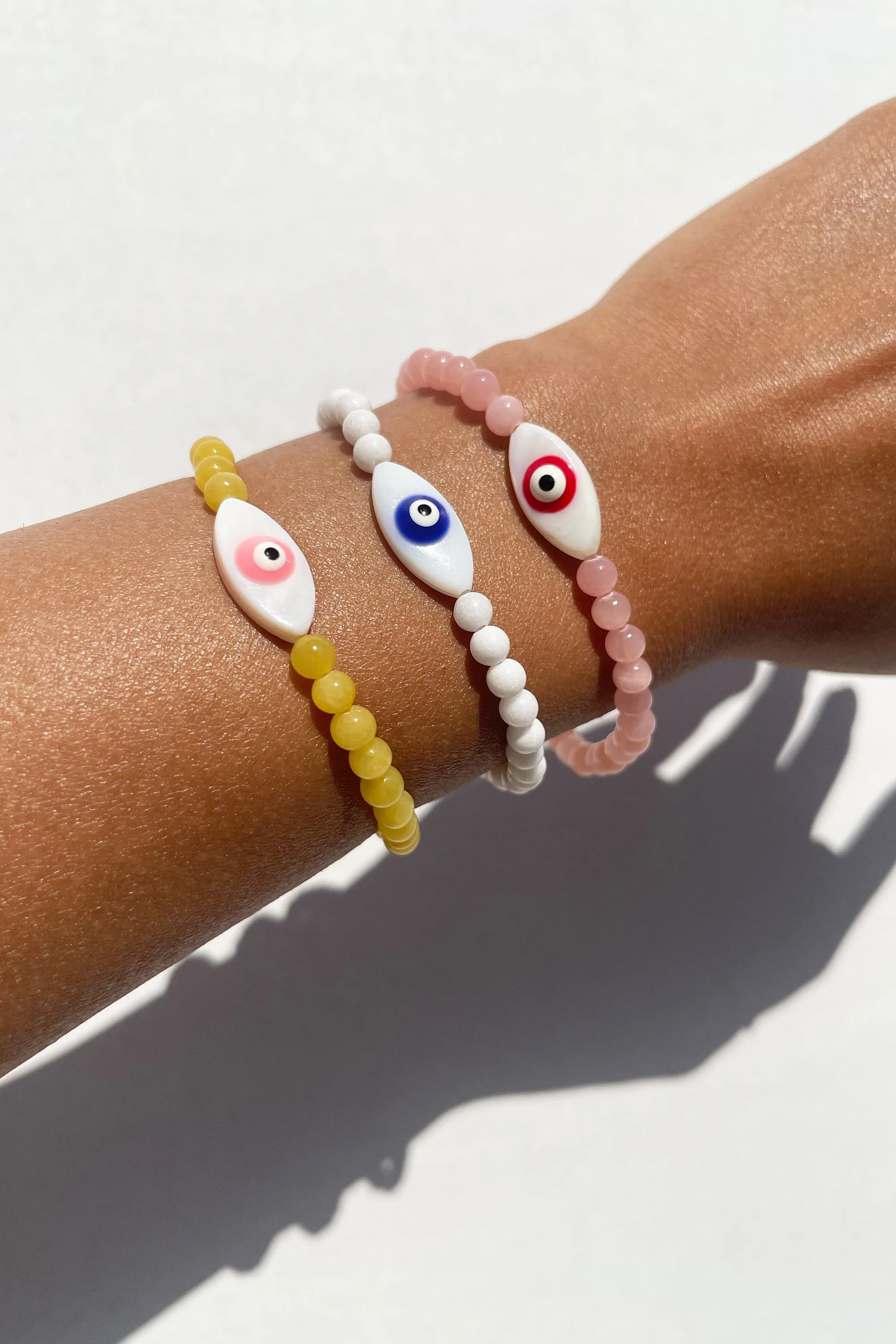 EXPRESS GOOD VIBES EVIL EYE BEADED BRACELET- WHITE BEADS AND BLUE EYE
