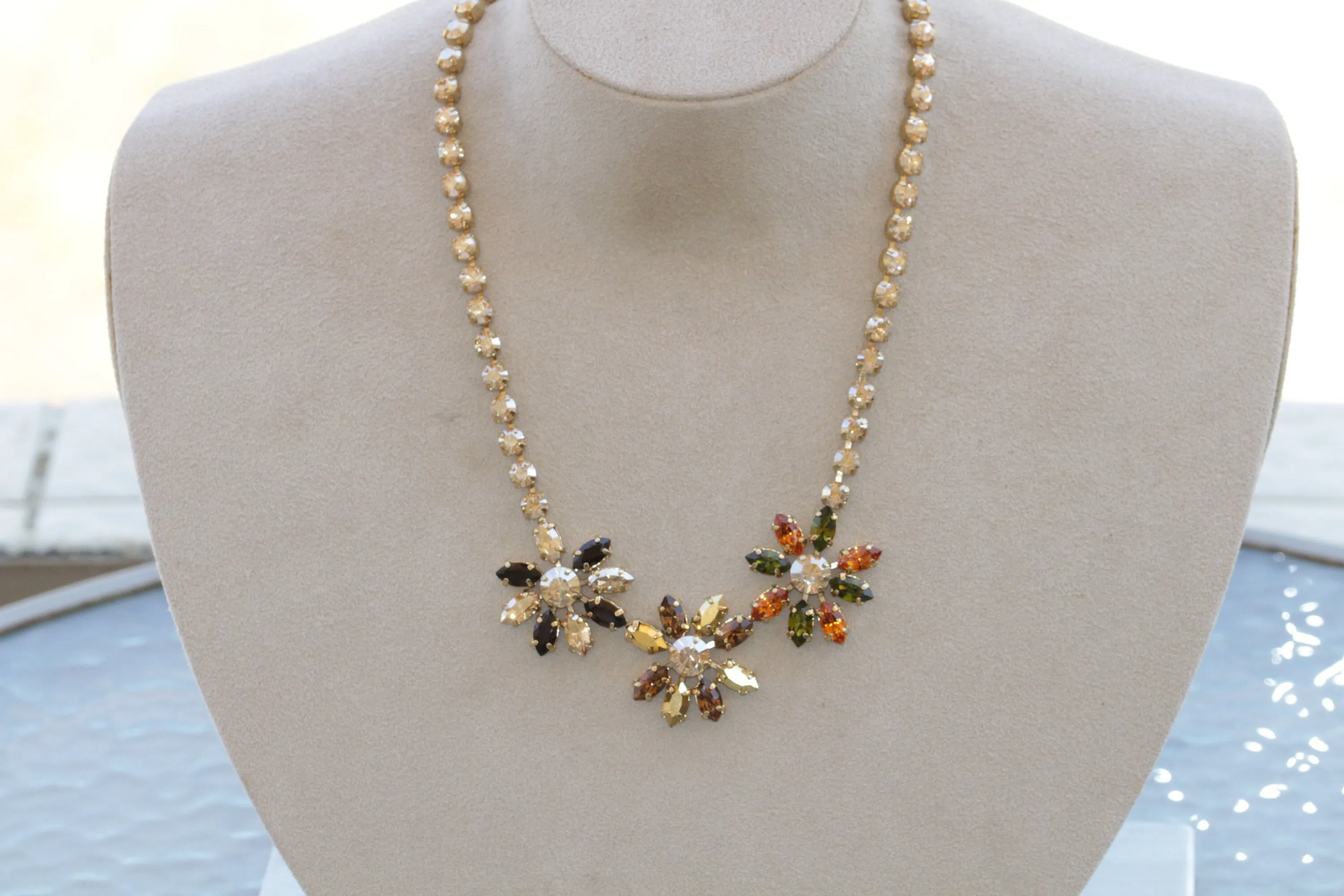 FLOWERS NECKLACE