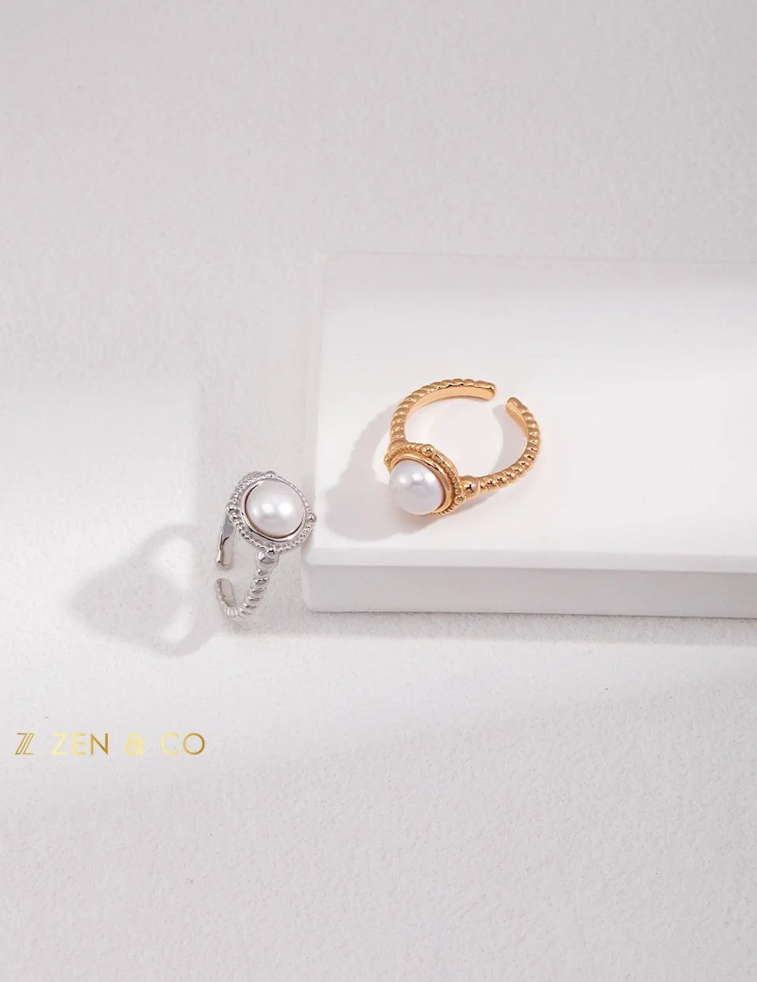 LOUISE Signet pearl open ring
