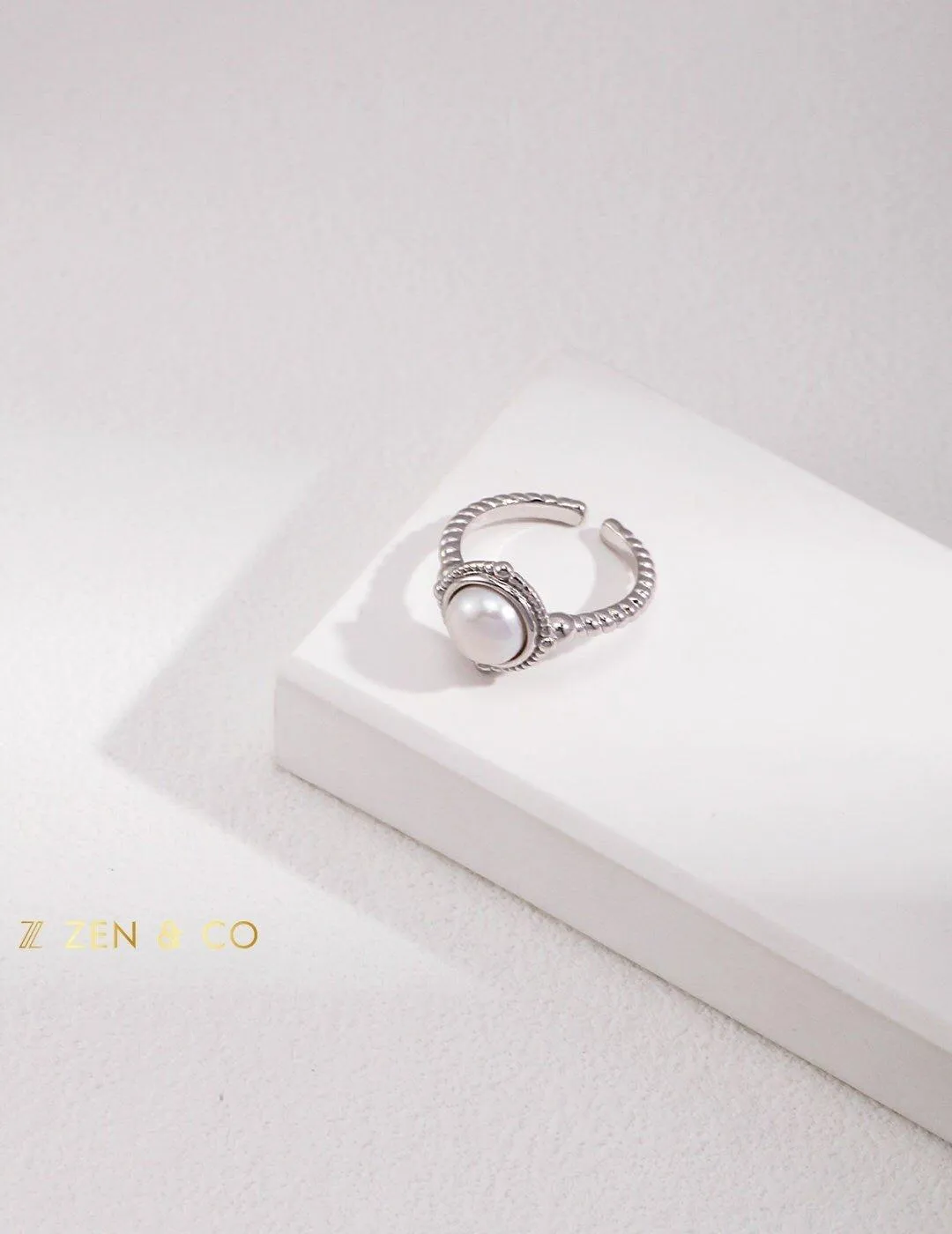 LOUISE Signet pearl open ring