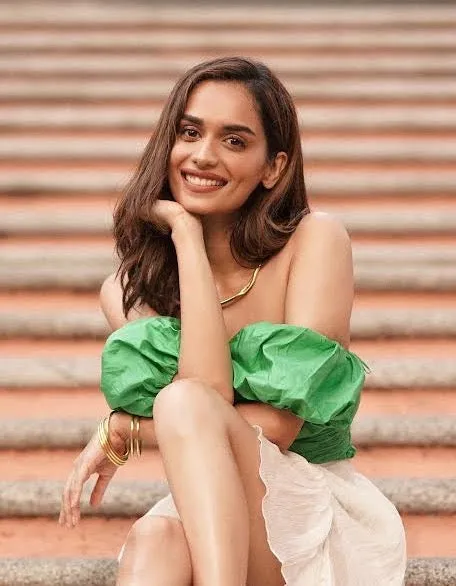Manushi Chhillar in Crater Choker