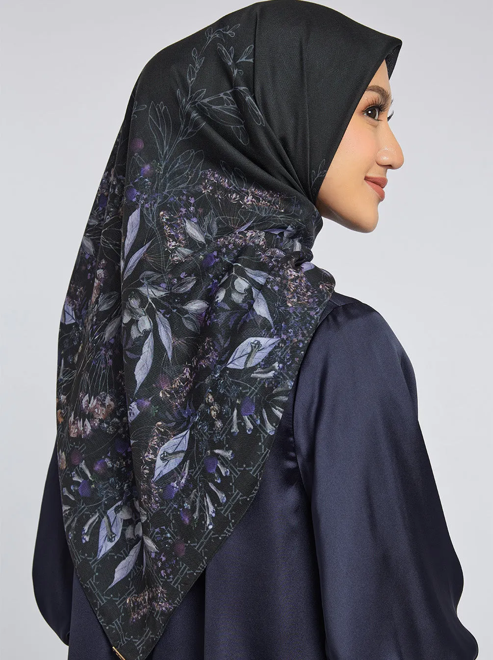SENARA SIGNATURE SCARF BLACK