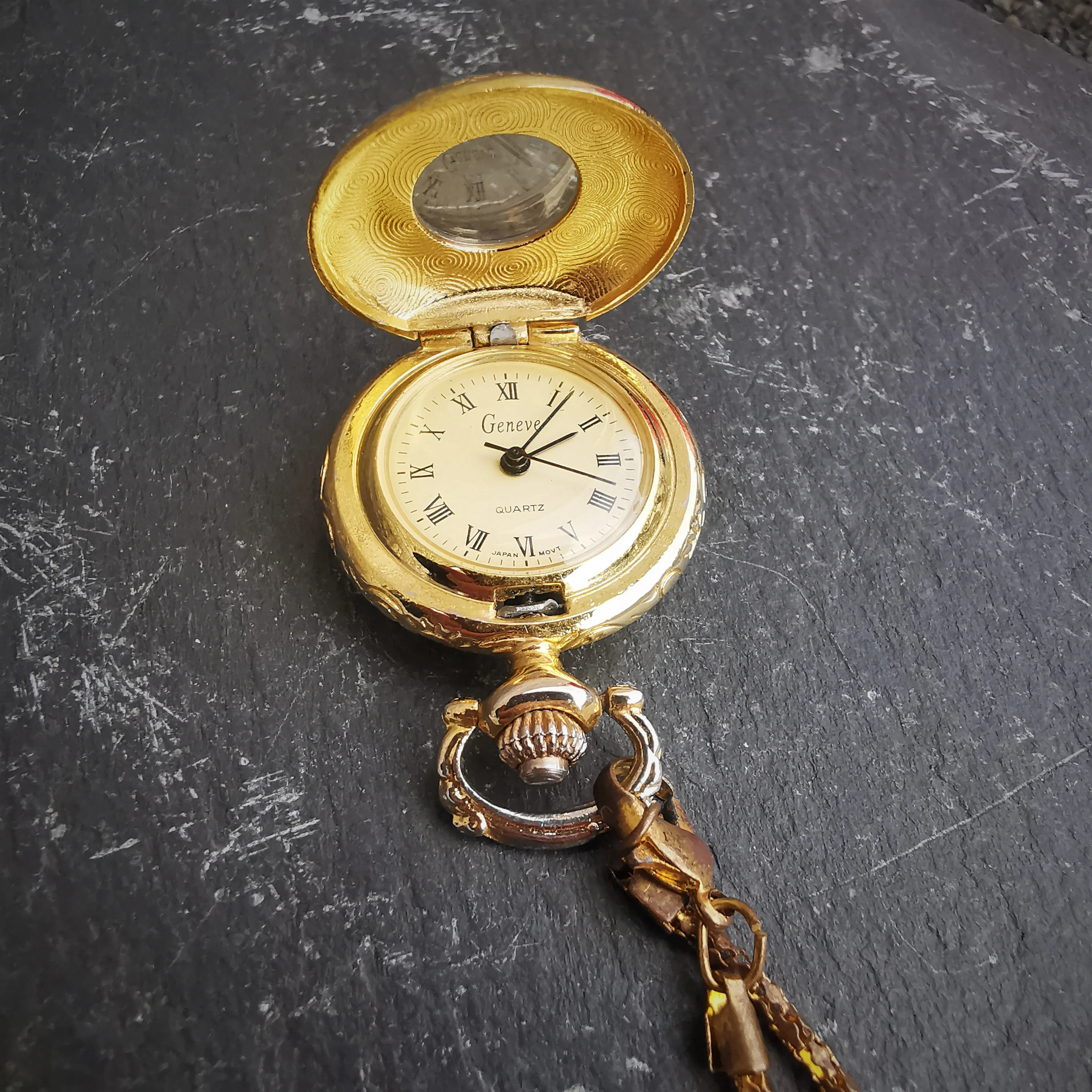 Vintage Women's Gold Plated Quartz Powered Geneve Watch Necklace