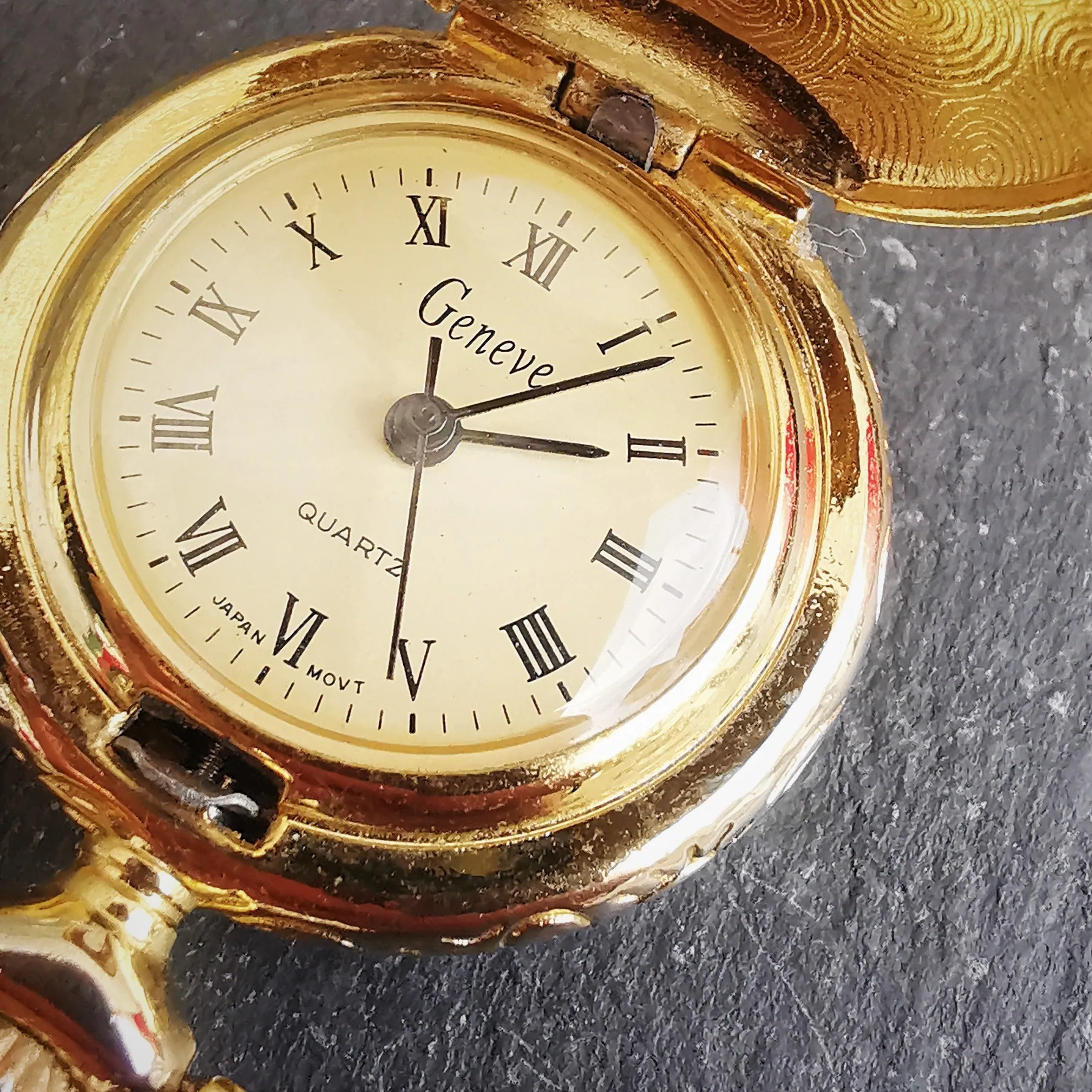Vintage Women's Gold Plated Quartz Powered Geneve Watch Necklace