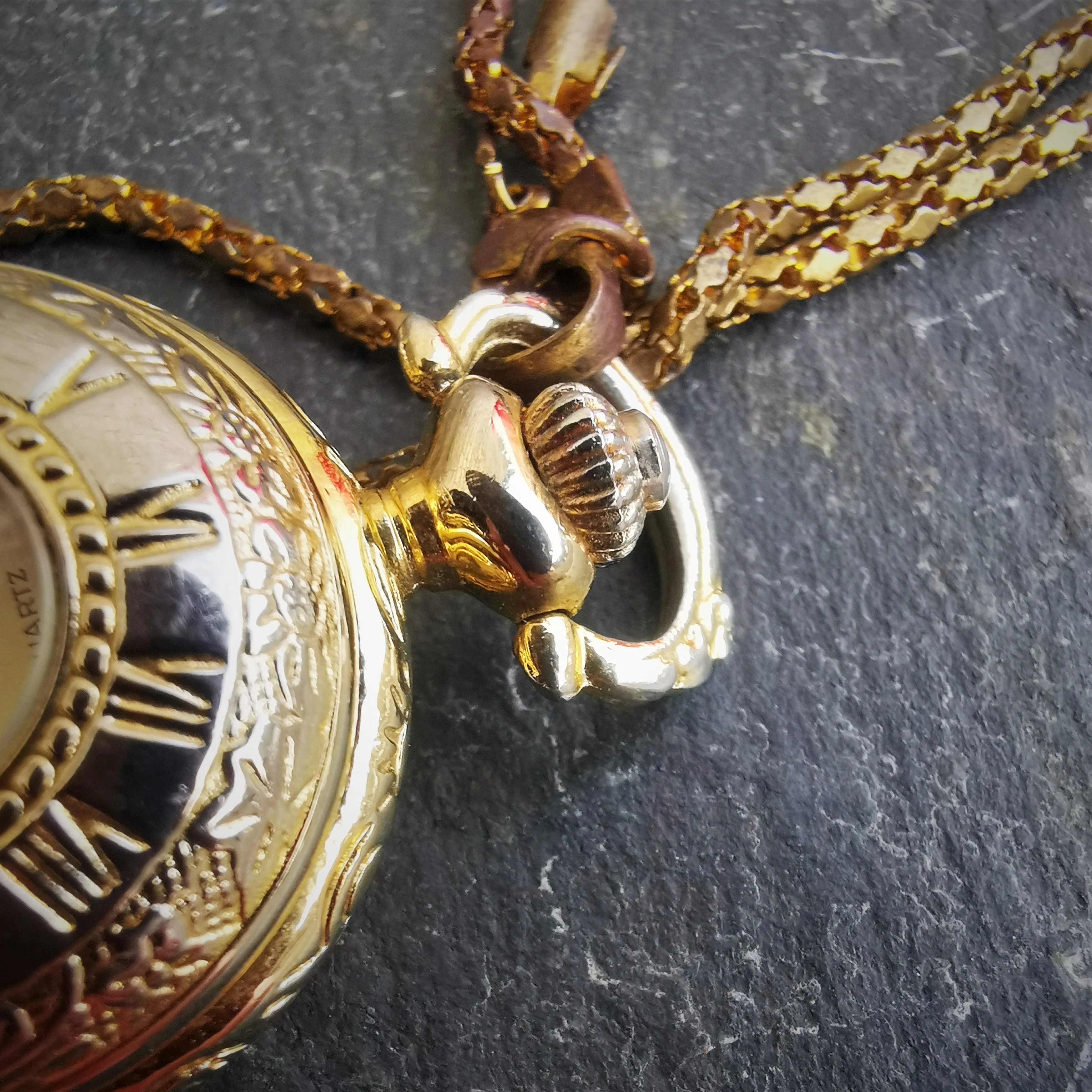 Vintage Women's Gold Plated Quartz Powered Geneve Watch Necklace