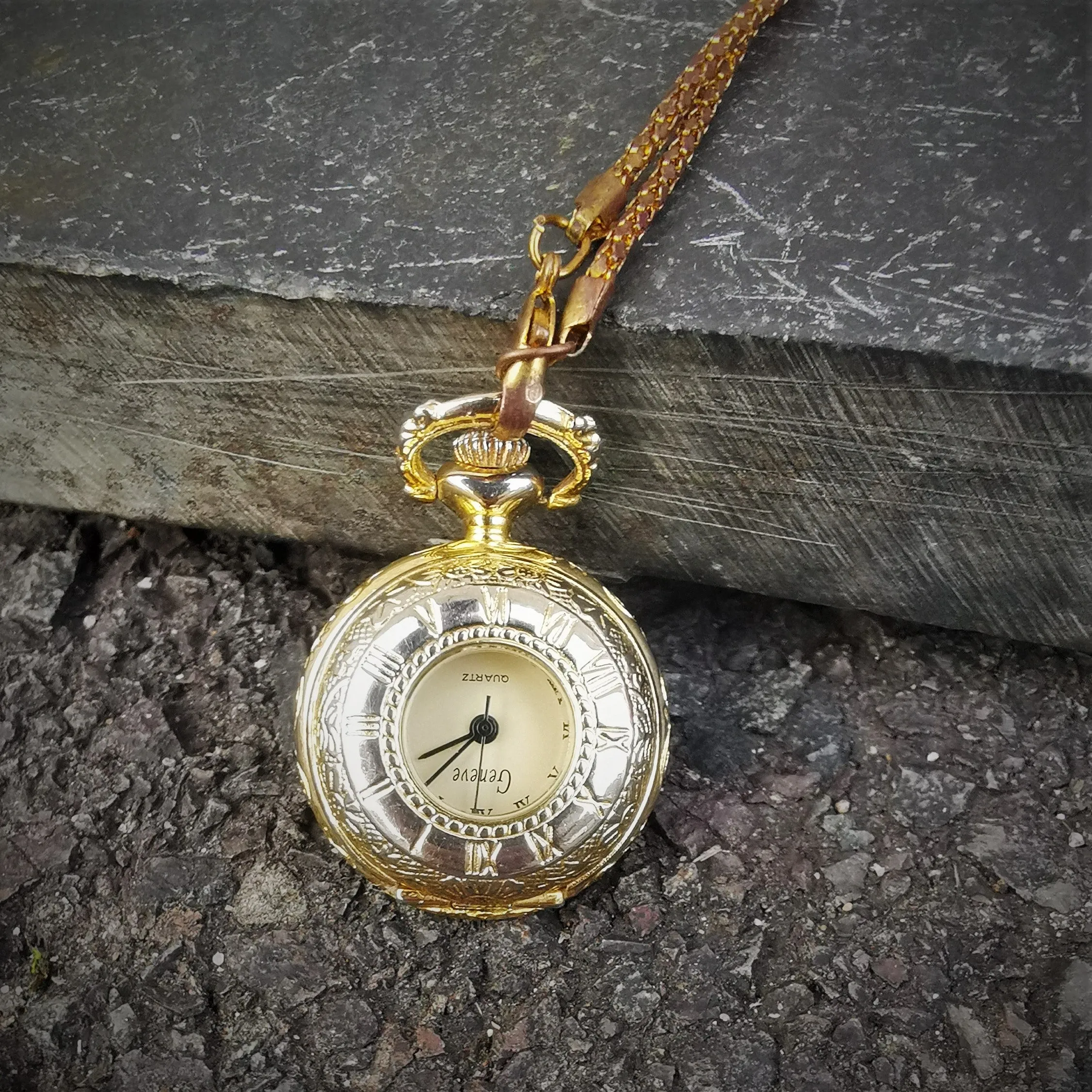 Vintage Women's Gold Plated Quartz Powered Geneve Watch Necklace