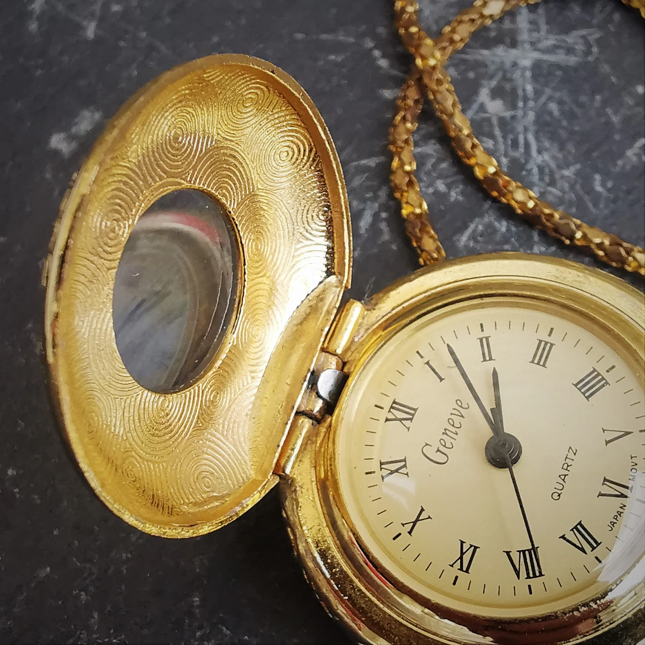 Vintage Women's Gold Plated Quartz Powered Geneve Watch Necklace
