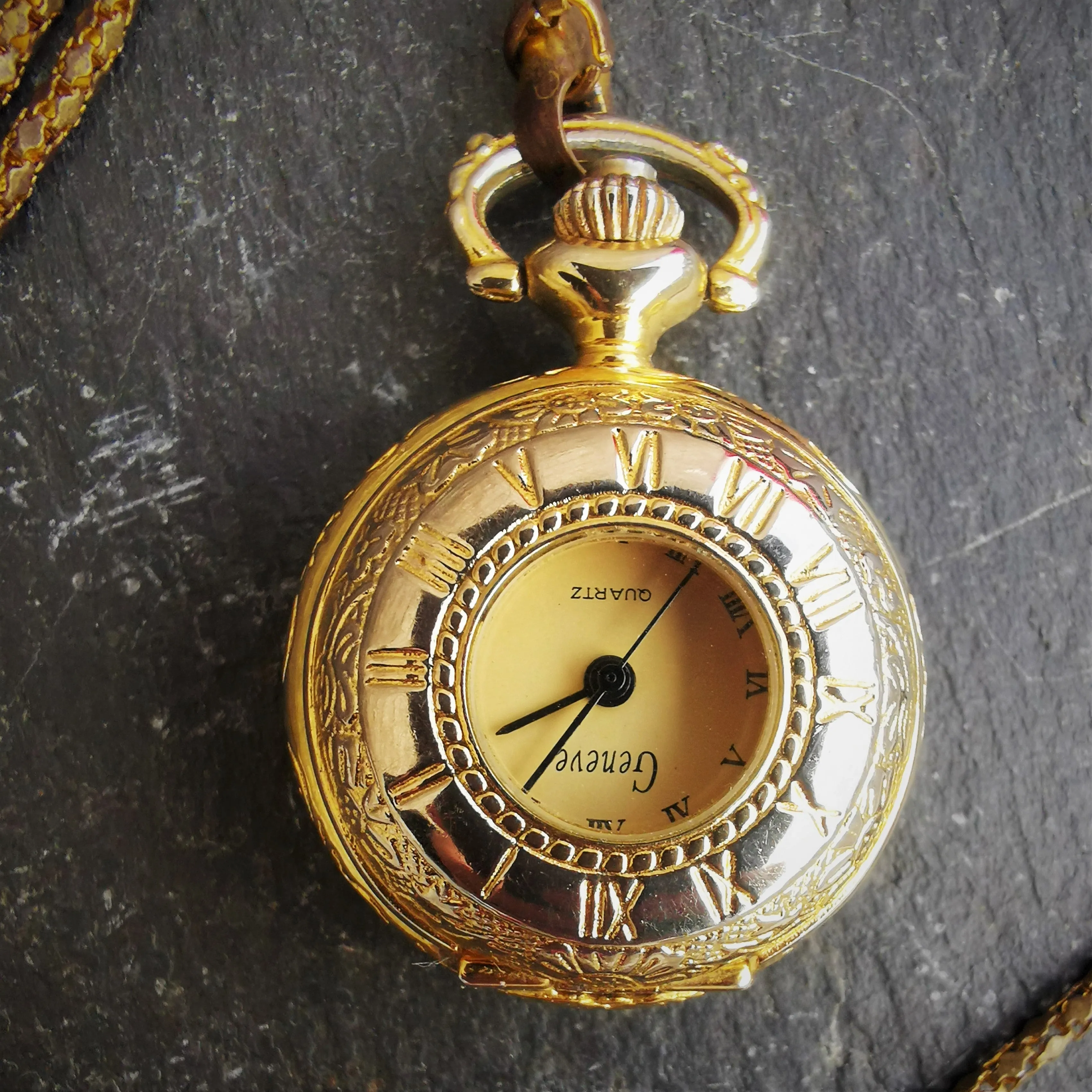 Vintage Women's Gold Plated Quartz Powered Geneve Watch Necklace
