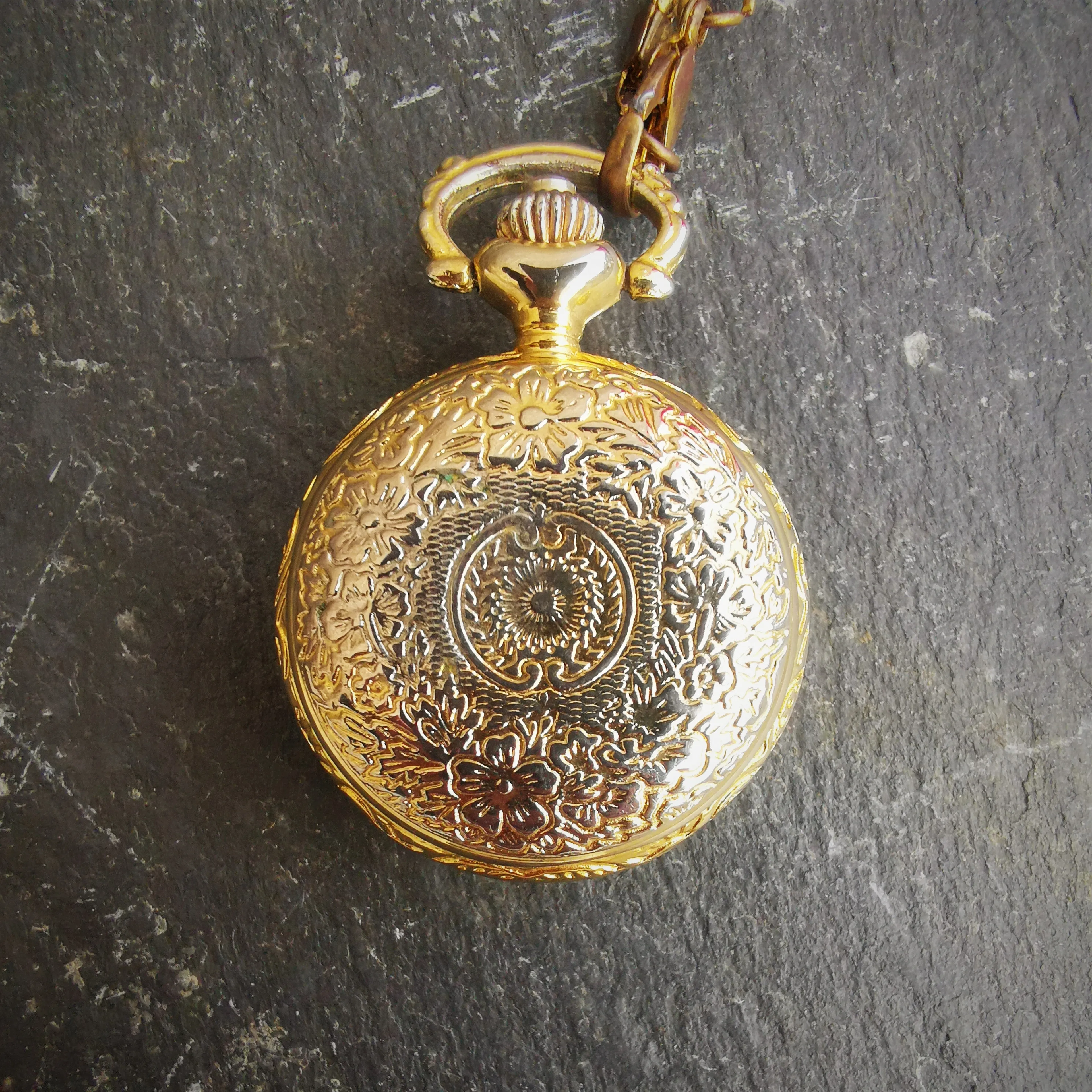 Vintage Women's Gold Plated Quartz Powered Geneve Watch Necklace